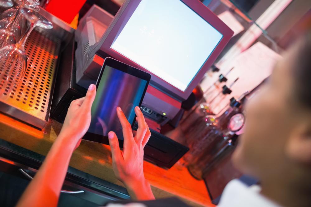Choosing the Right Touchscreen Technology for Your Restaurant? Look for This!